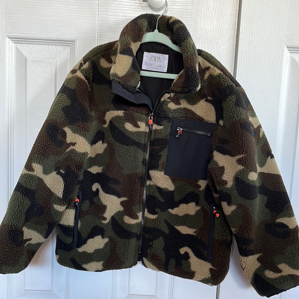 Zara camouflage boy’s fleece jacket size 7